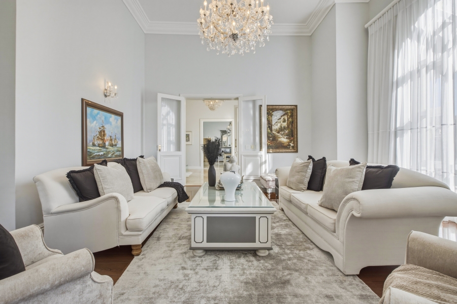 9 Bedroom Property for Sale in Constantia Western Cape